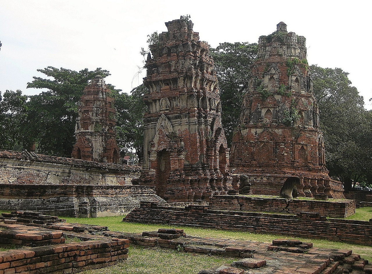 wat mahathat buddhist temple free photo