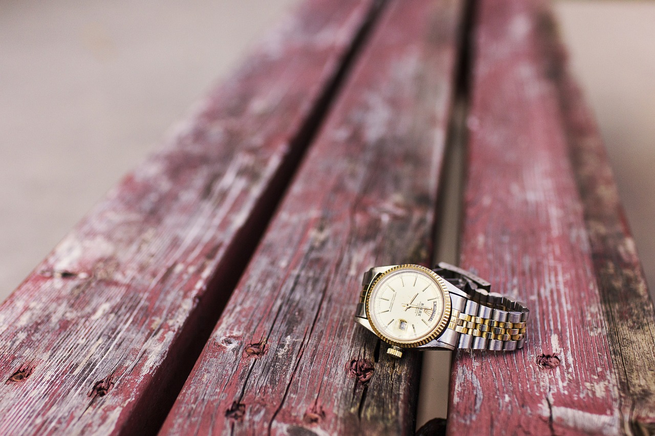 watch wristwatch bench free photo