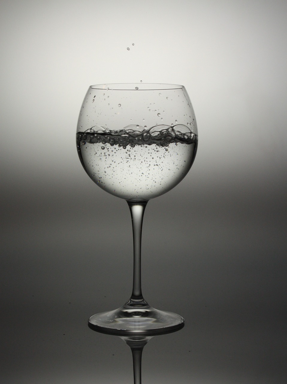 water glass reflection free photo