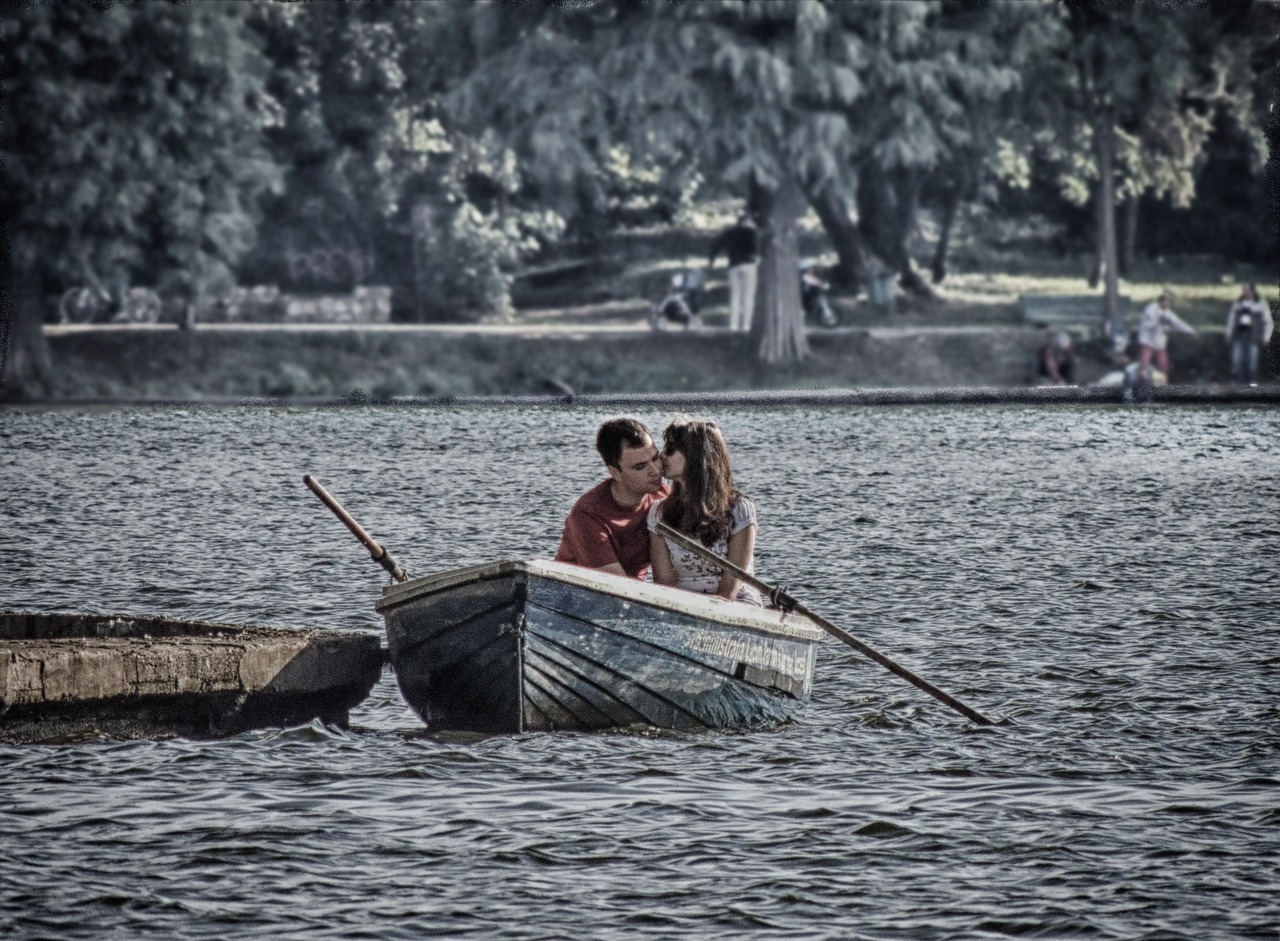 water boat couple free photo