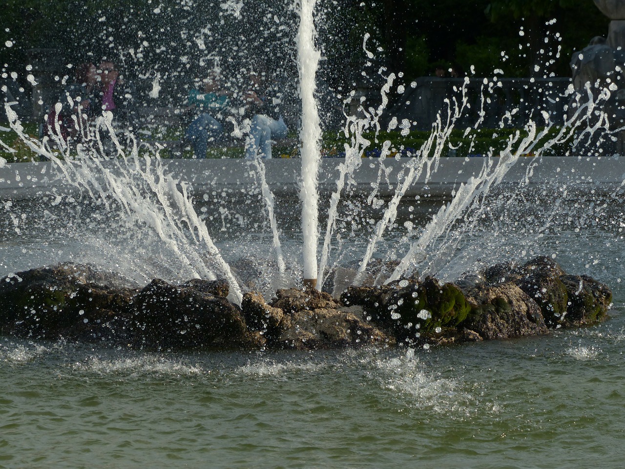 water inject fountain free photo