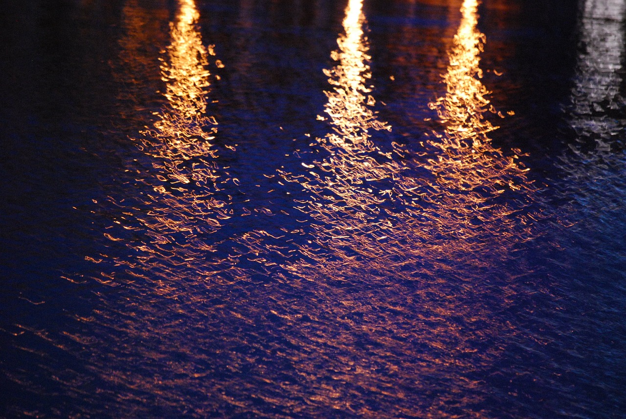 water light reflection free photo