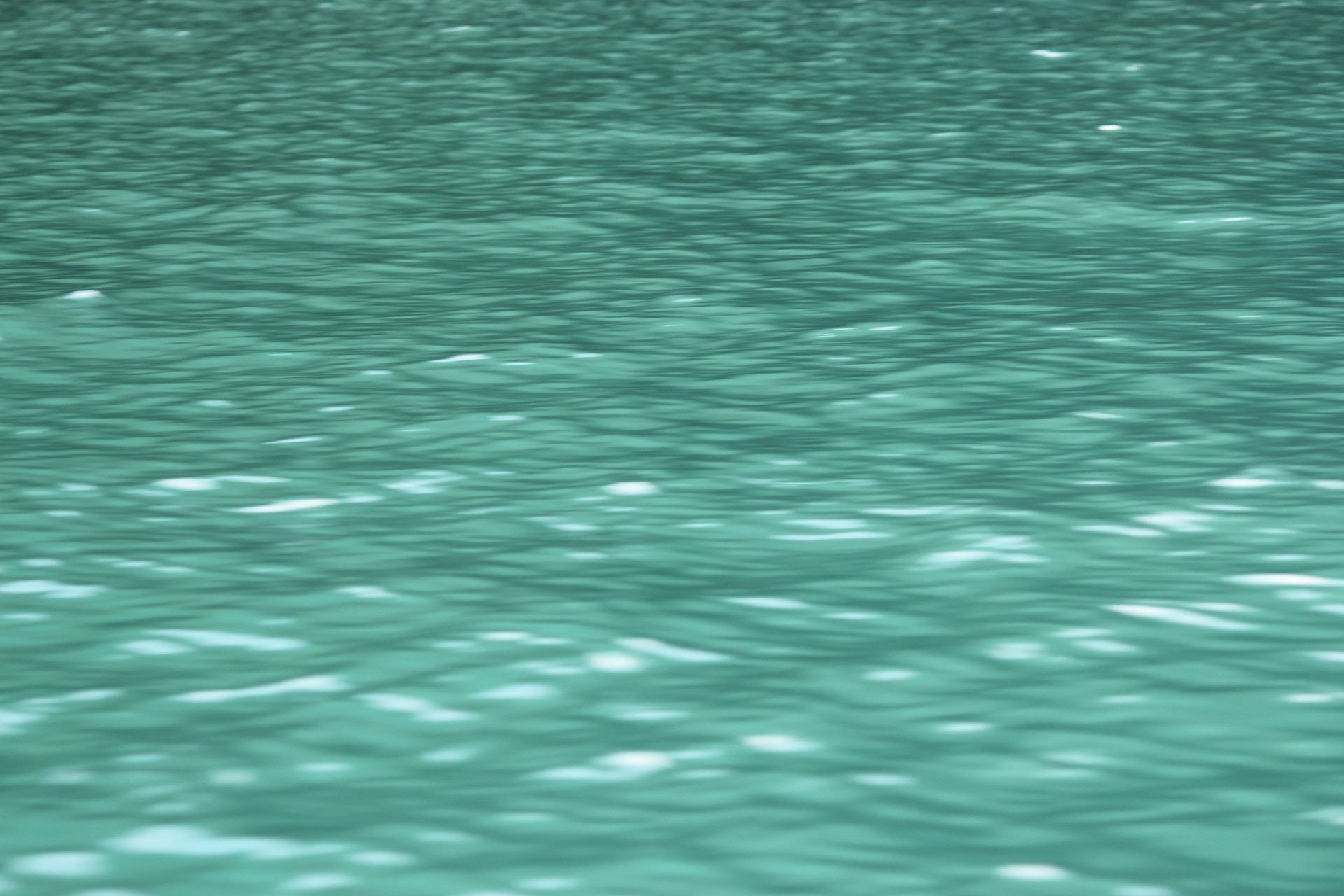 Прозрачная зеленая вода. Водная гладь. Цвет Речной воды. Текстура воды. Фактура воды.