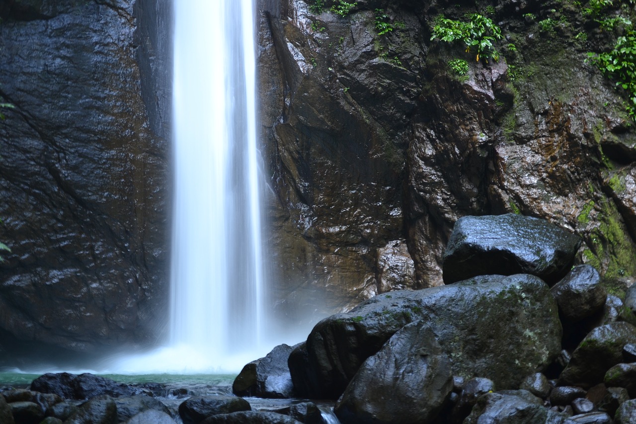 water rocks scenic free photo