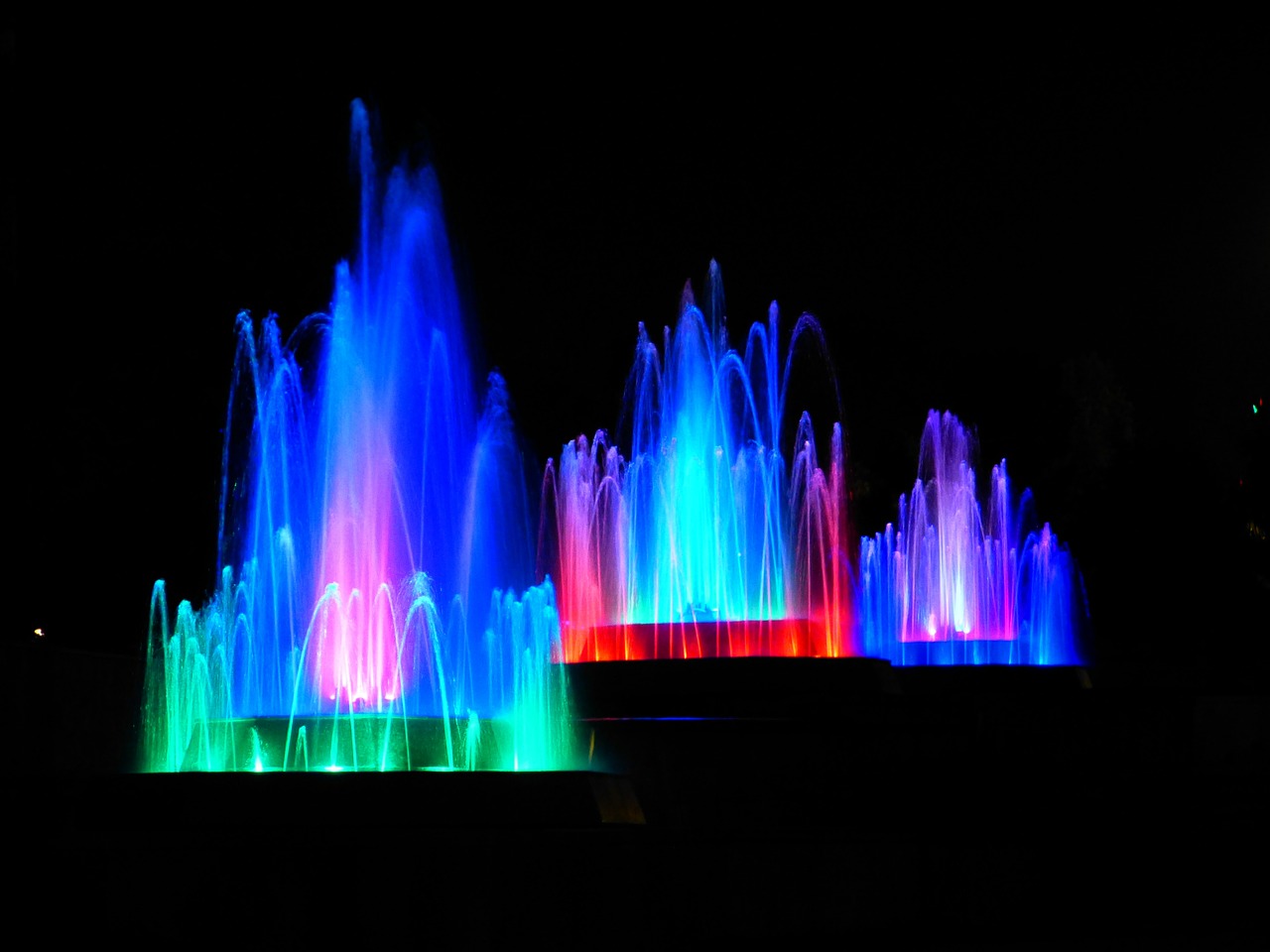 water fountain illuminated free photo