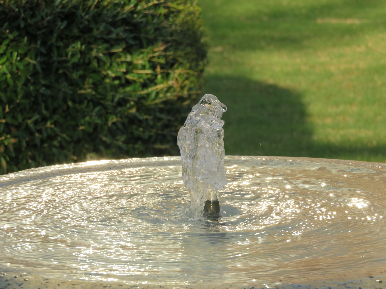 water flow fountain free photo