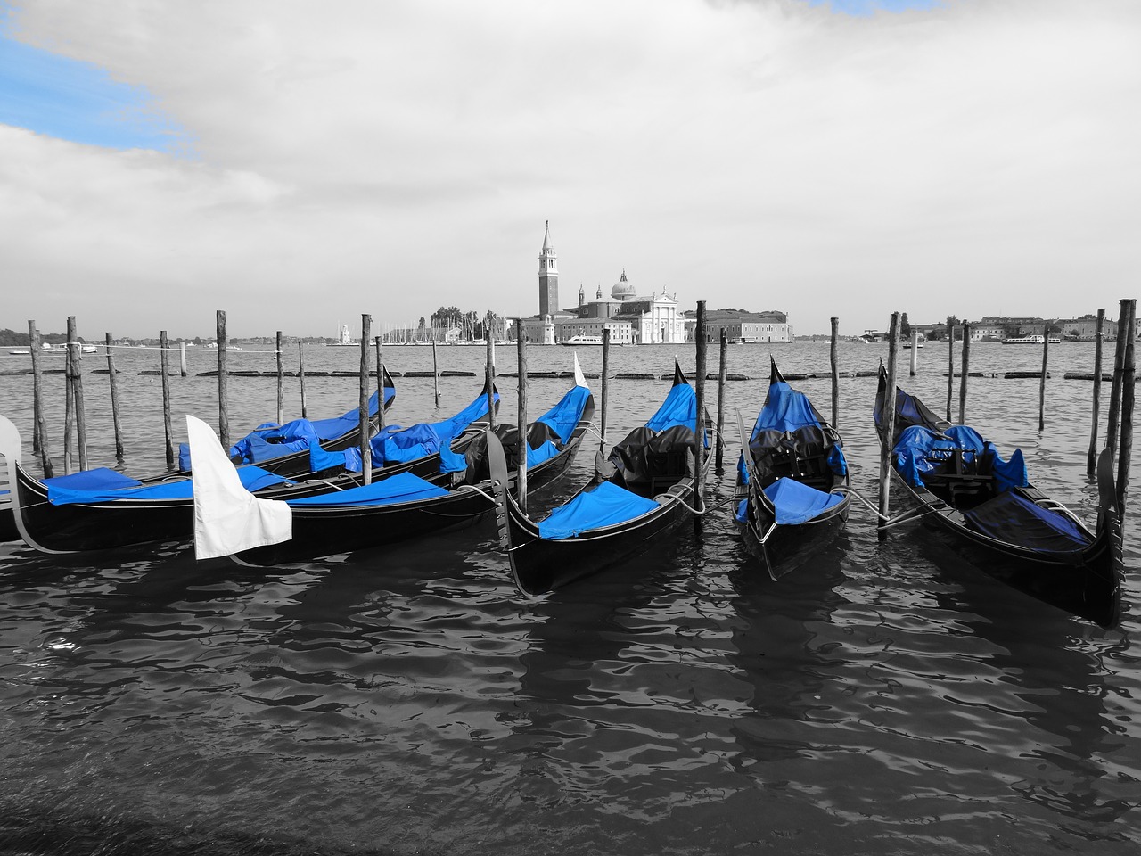water gondola blue free photo
