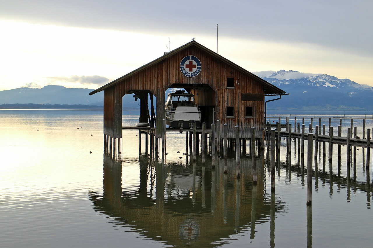 water boot rescue free photo