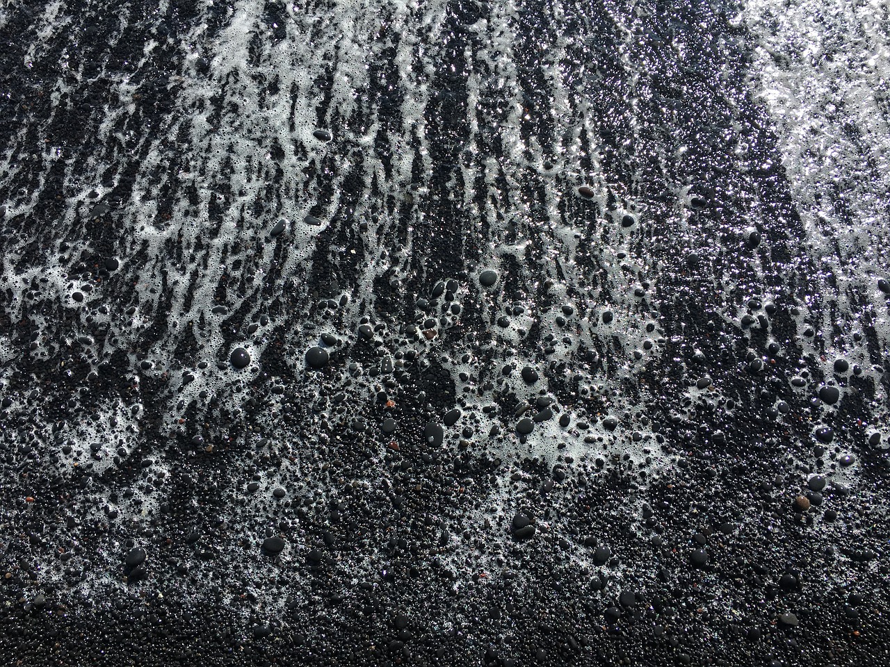 water black sand free photo