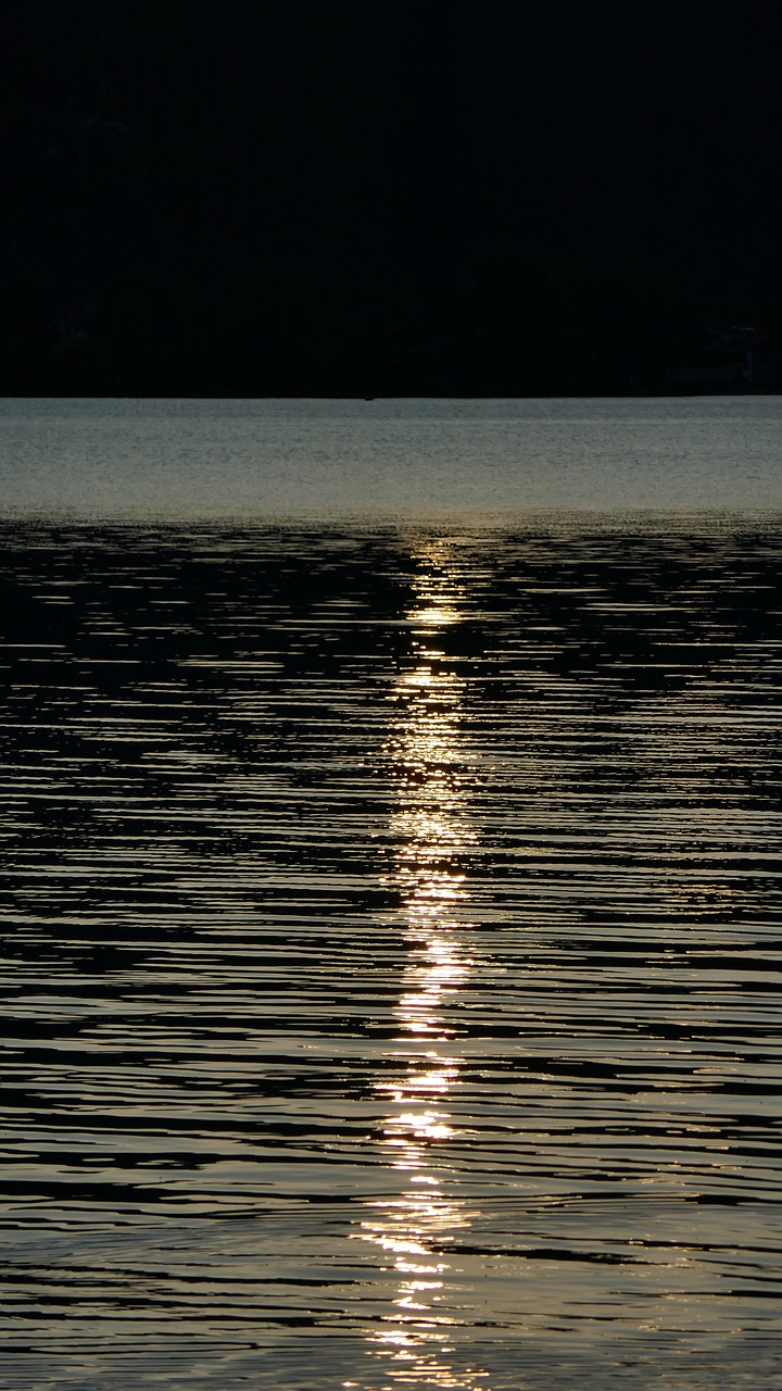 water sunbeam mirroring free photo