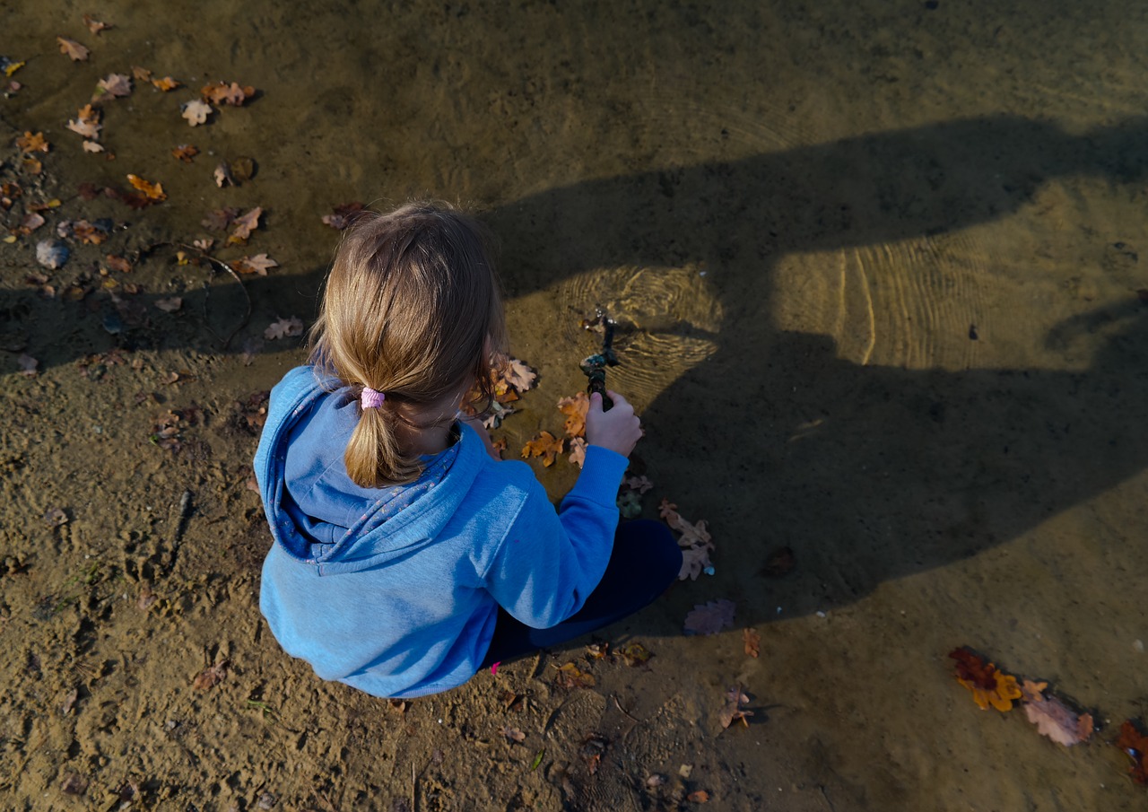 water child the little girl free photo