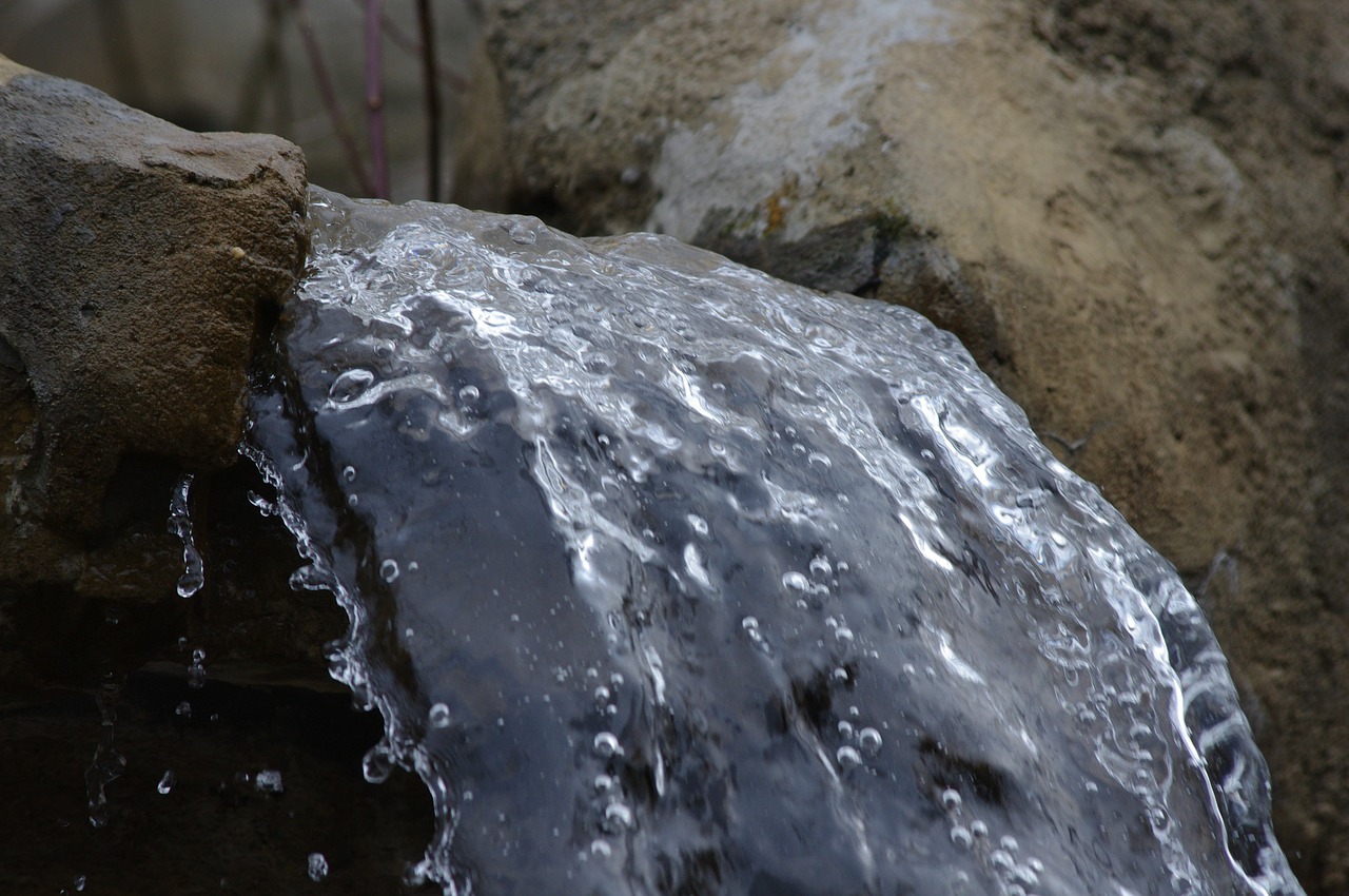 water flow droplets free photo