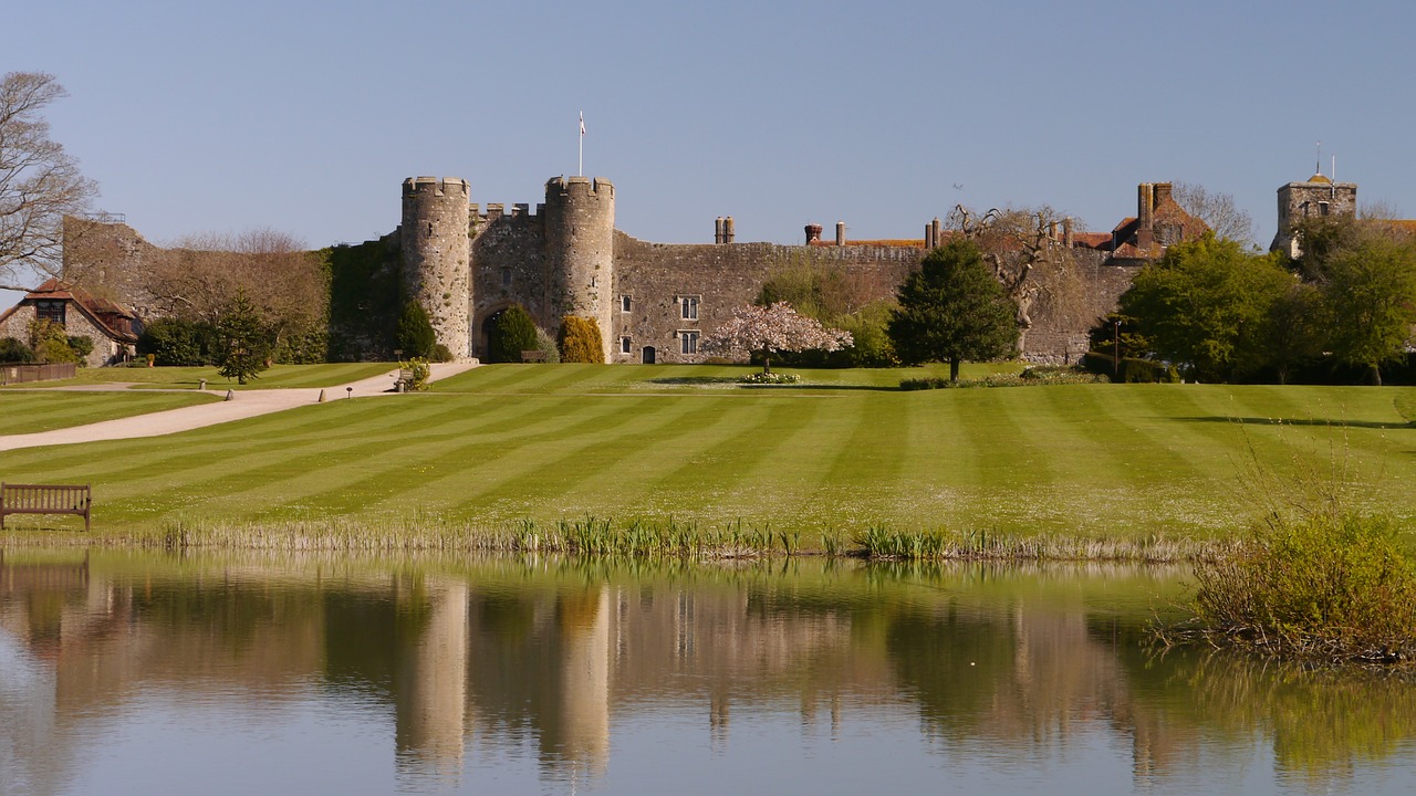 water architecture castle free photo