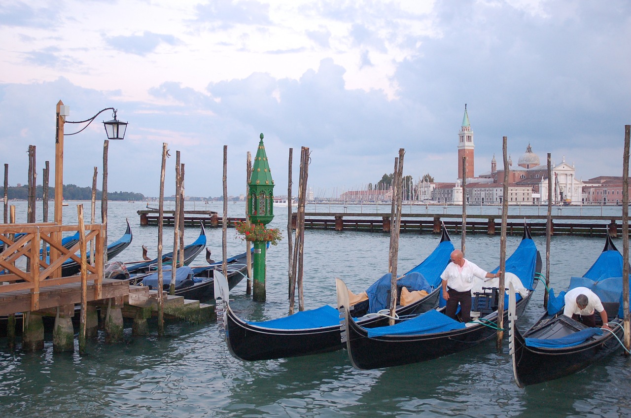 water boat gondola free photo