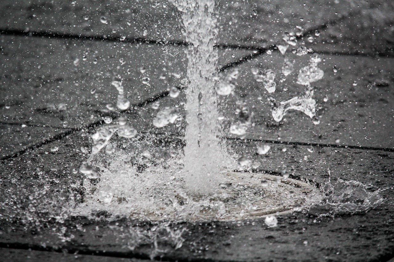 water fountain banks free photo