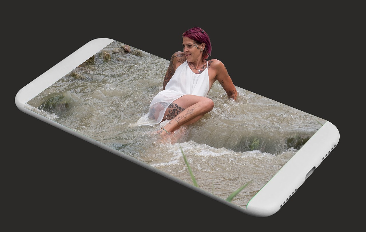 water  mobile phone  screen free photo