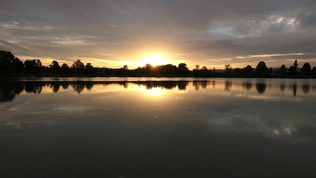 water  nature  dusk free photo