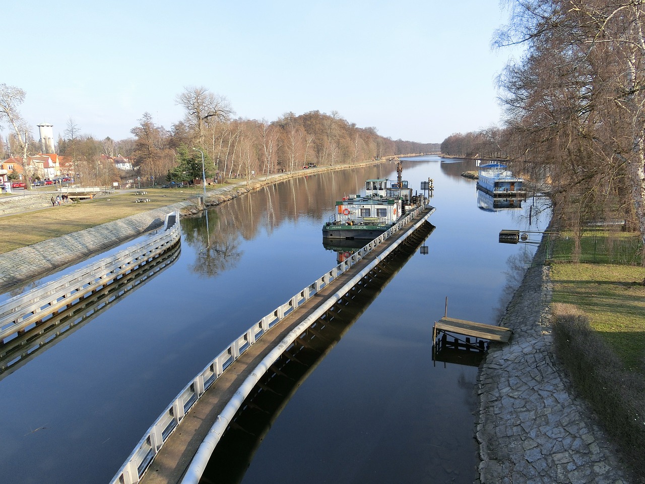 water ship channel free photo