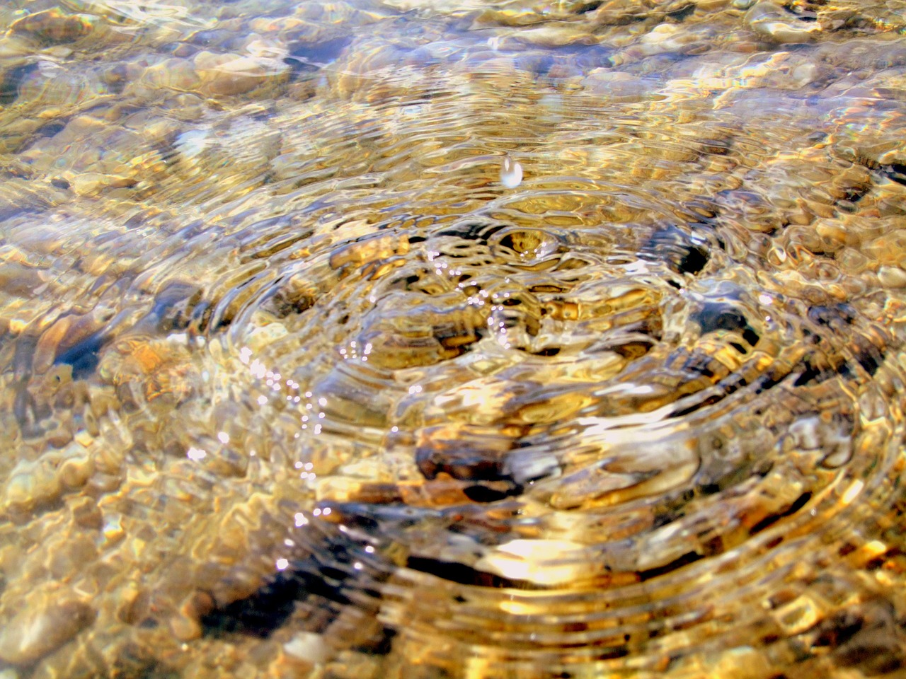 water drop stone free photo