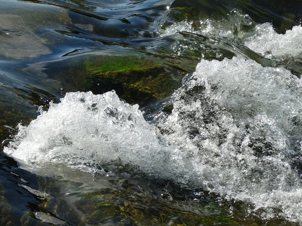 water bubbly river free photo