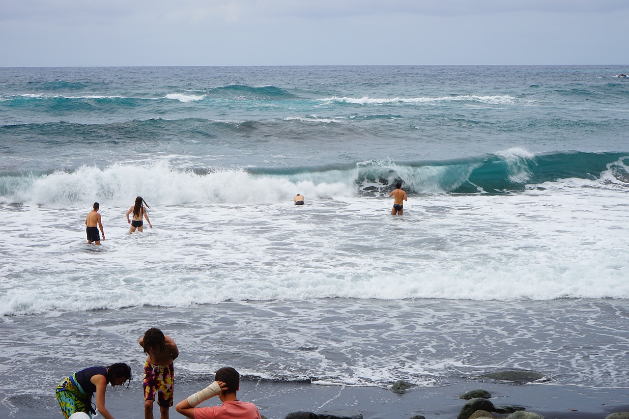 water wave swim free photo