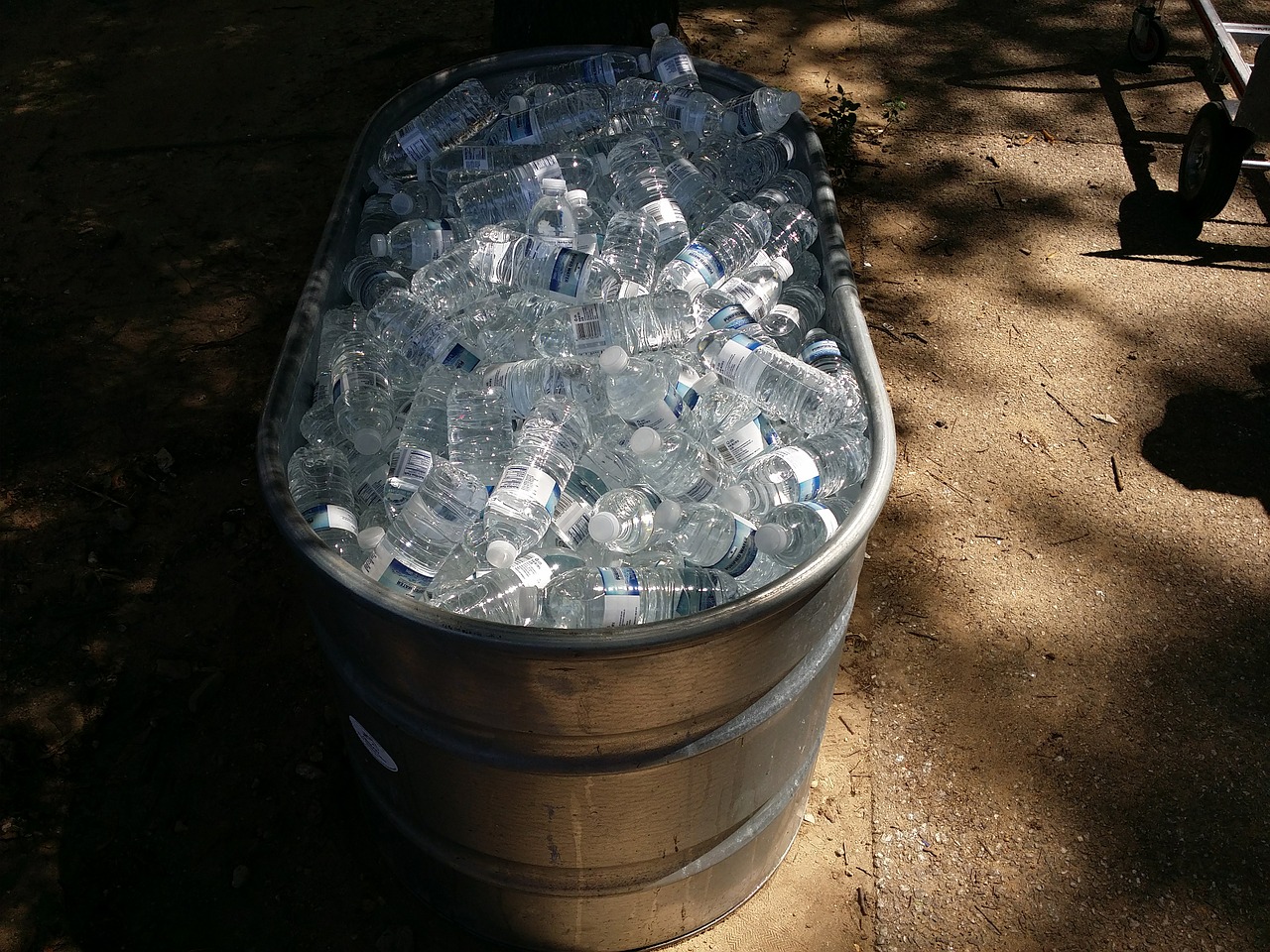 water cooler ice free photo