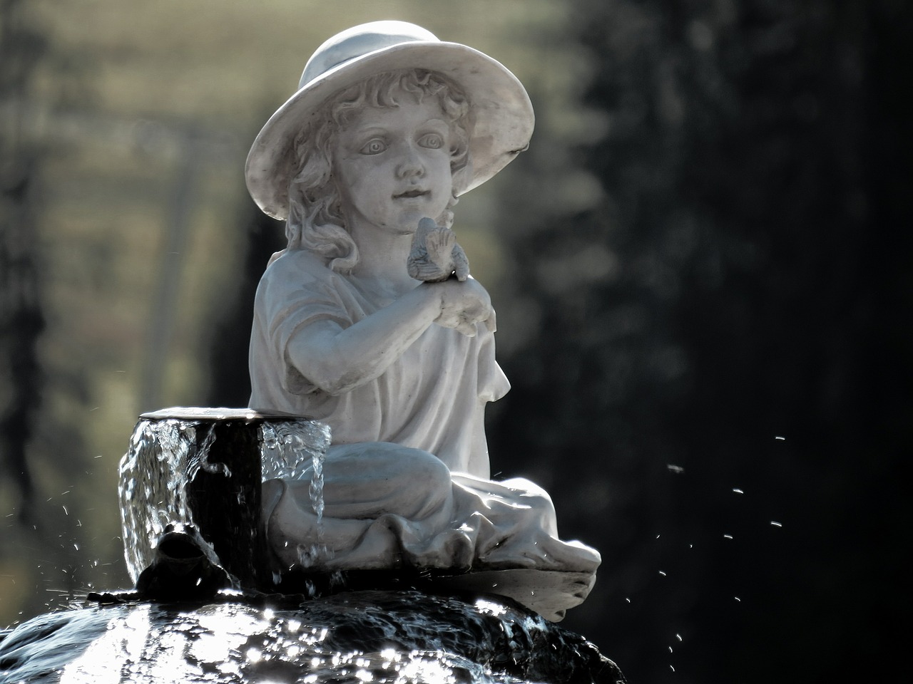 water fountain figure free photo