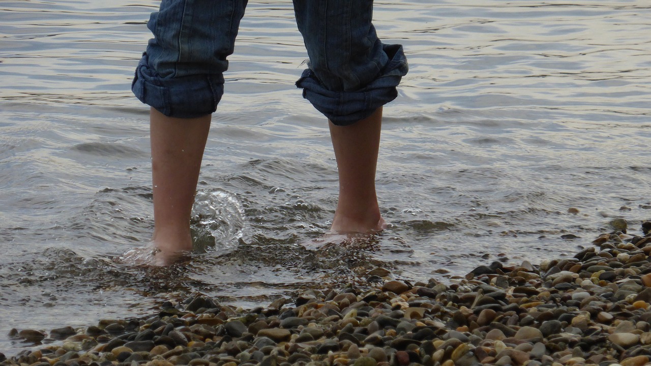 water wet barefoot free photo
