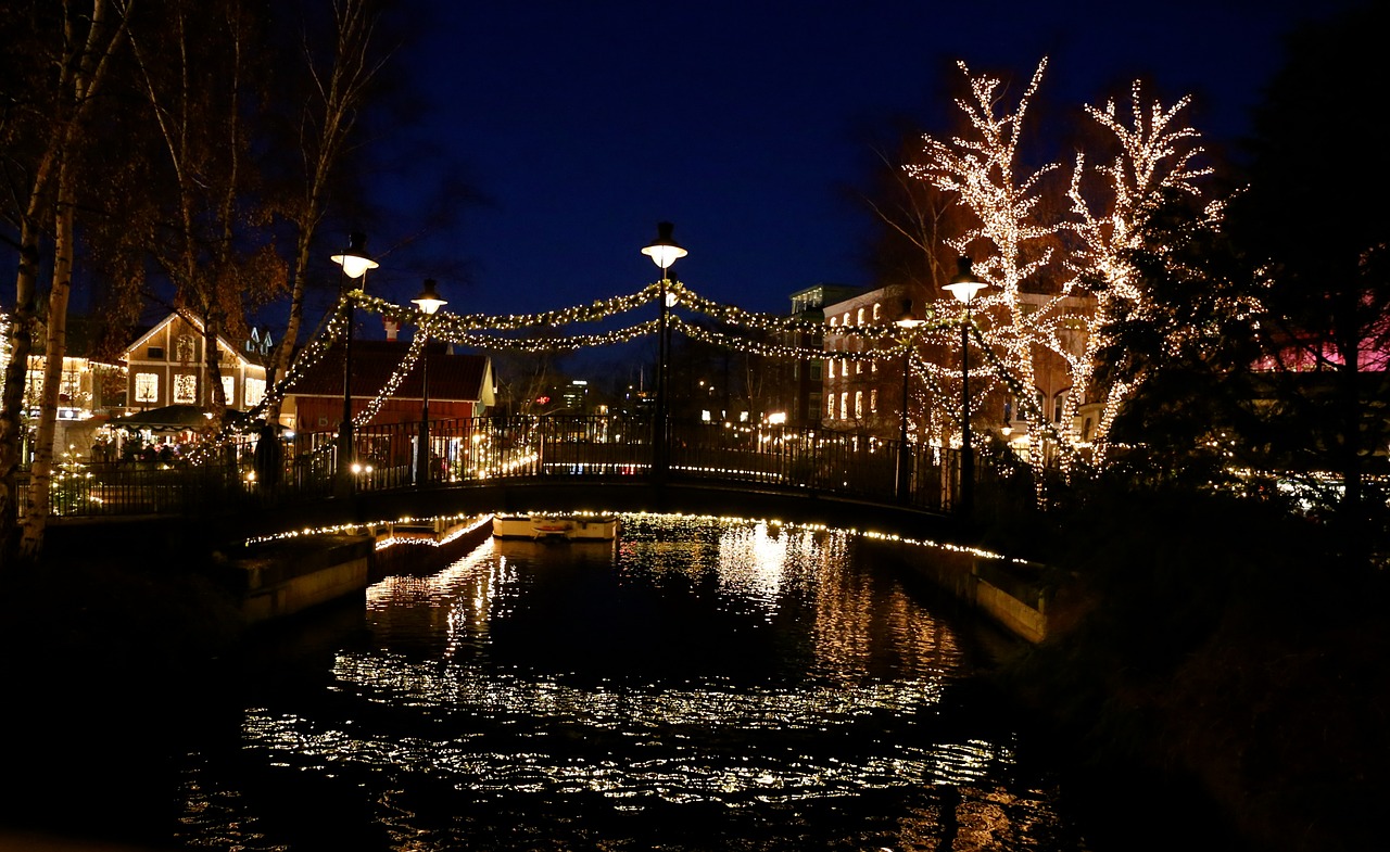 water light light chain free photo