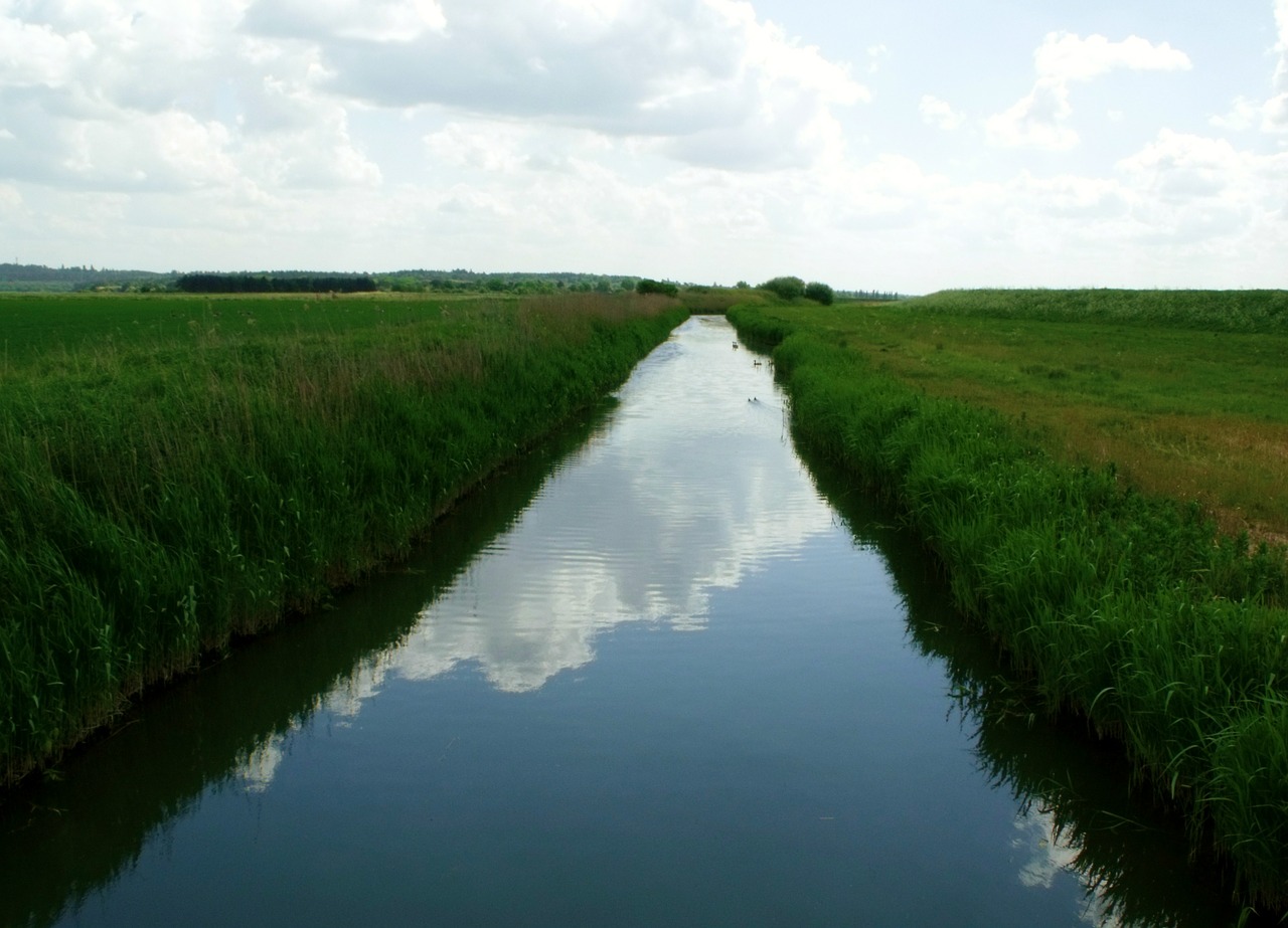 water cloud reflection free photo