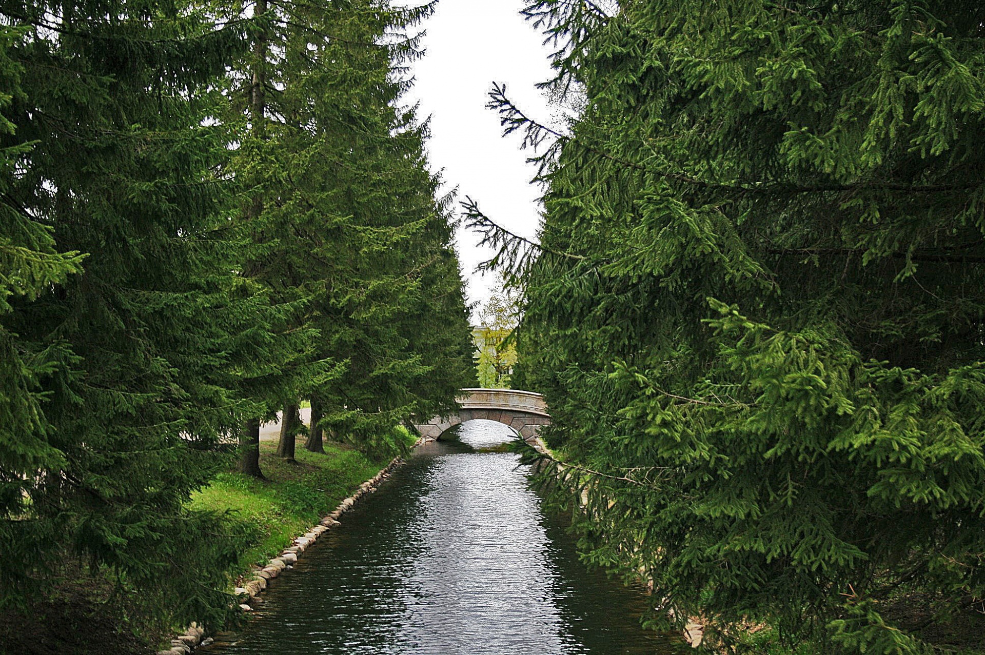 canal cutting trough free photo