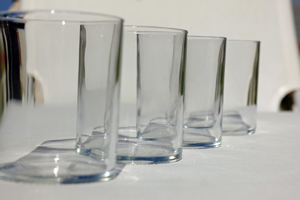water glass  drinking glass  water glasses free photo