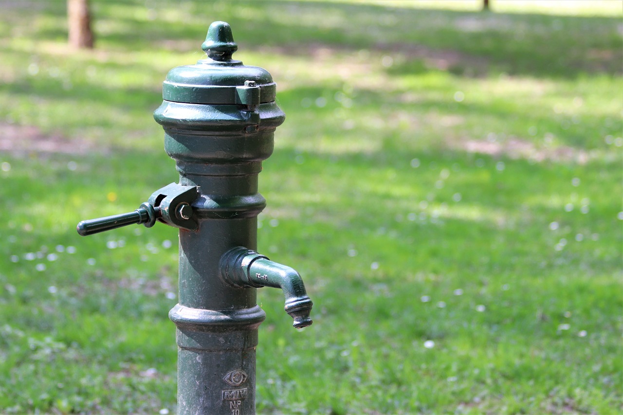 water pump  hydrant  drinkable water free photo