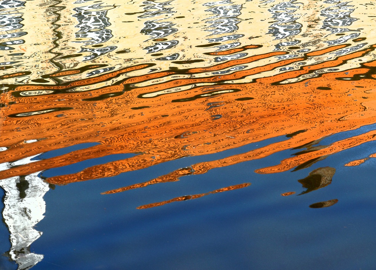 water reflection wasserburg moat free photo
