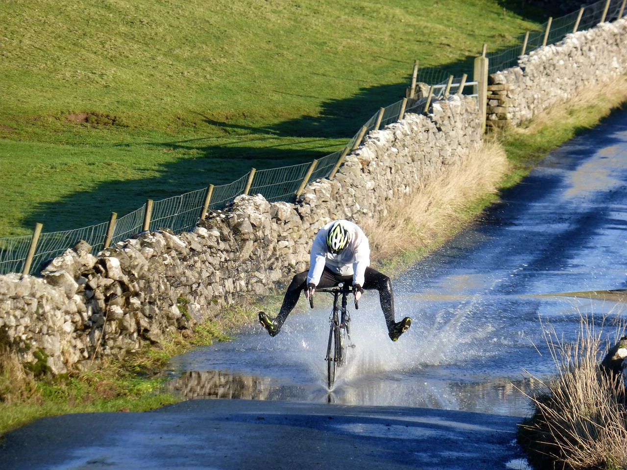 water splash motion bicycle free photo