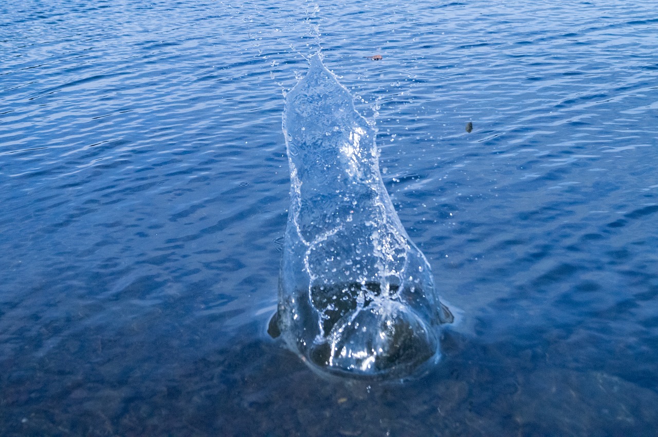 water splashes stone water free photo