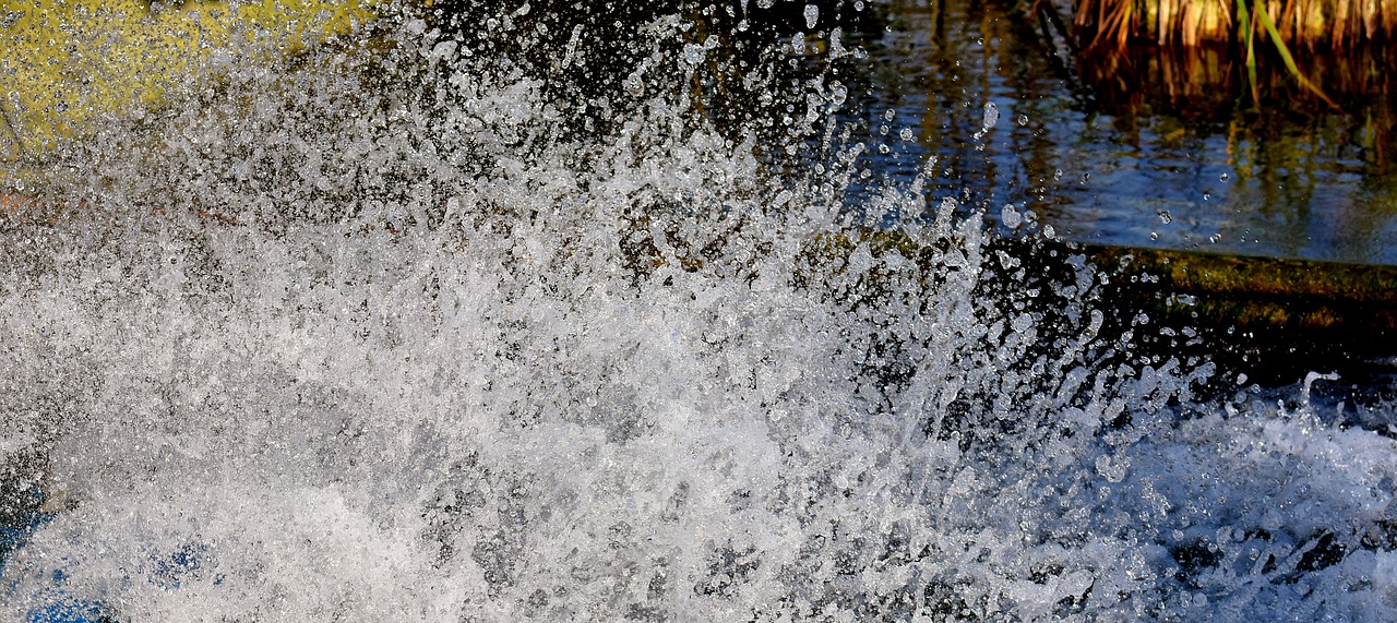 water splashes bubble water free photo