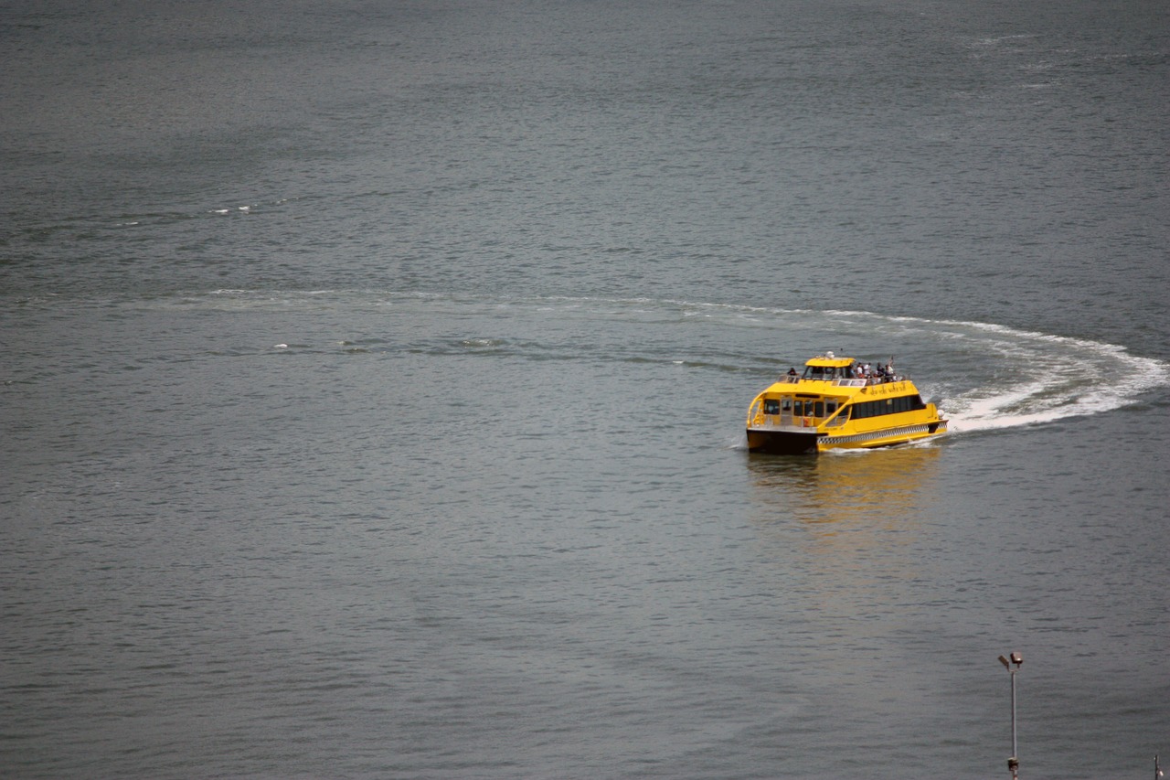 water taxi  east river  taxi free photo
