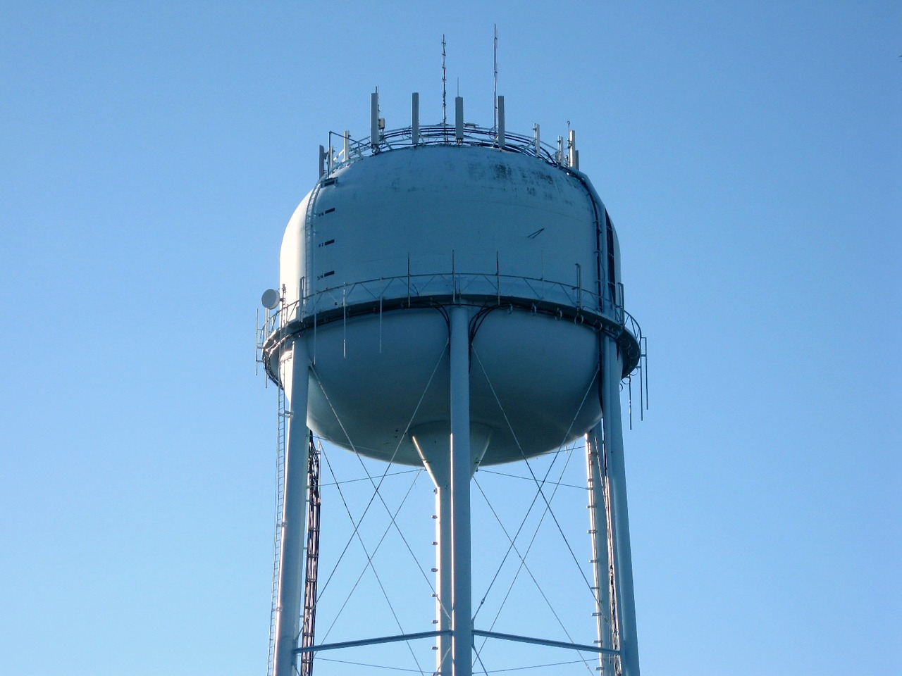 water tower blue water free photo