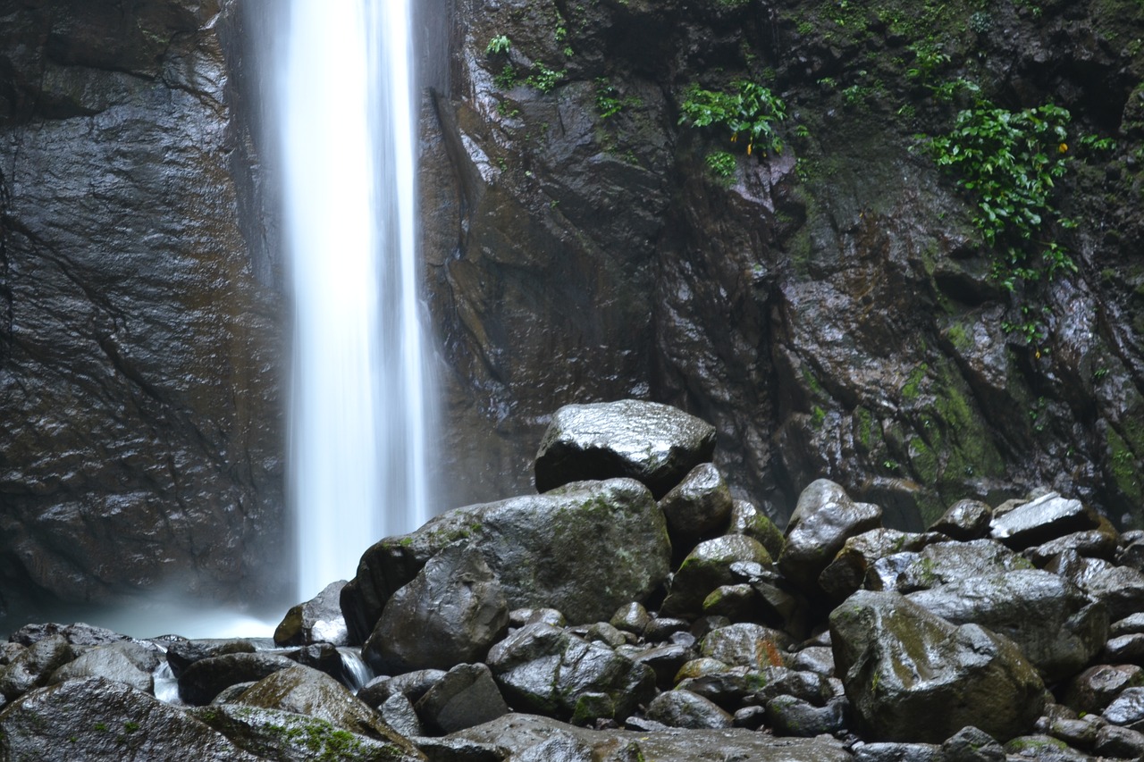 waterfall valencia casaroro falls free photo