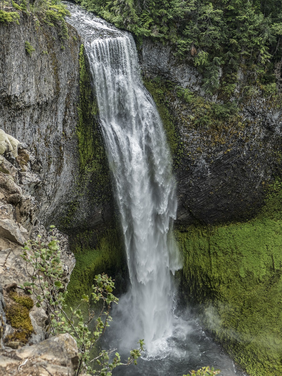 waterfall mountains scenic free photo