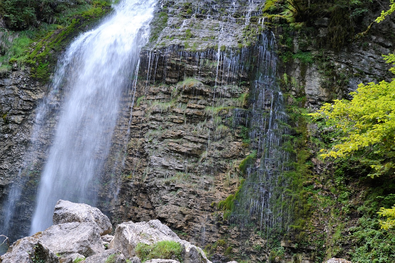 waterfall le cirque france free photo
