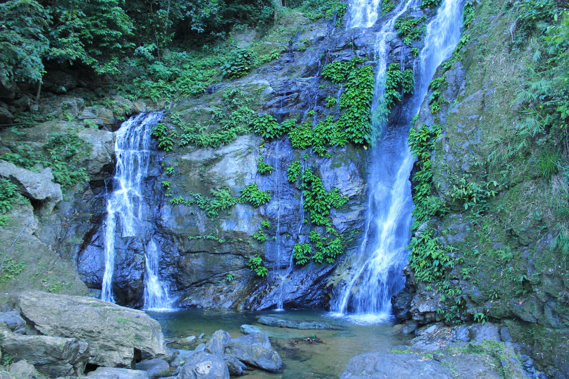 tamaraw waterfalls waterfalls falls free photo