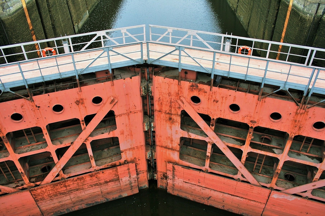 watergate lock water canal free photo