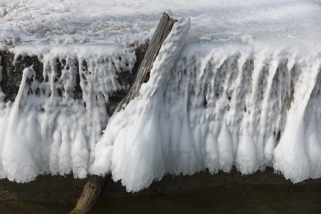 waters winter ice free photo