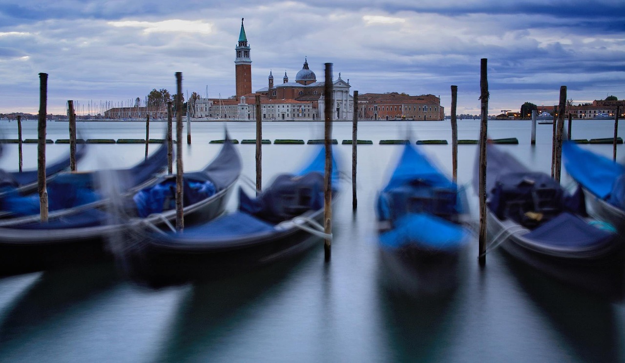 waters gondola boat free photo