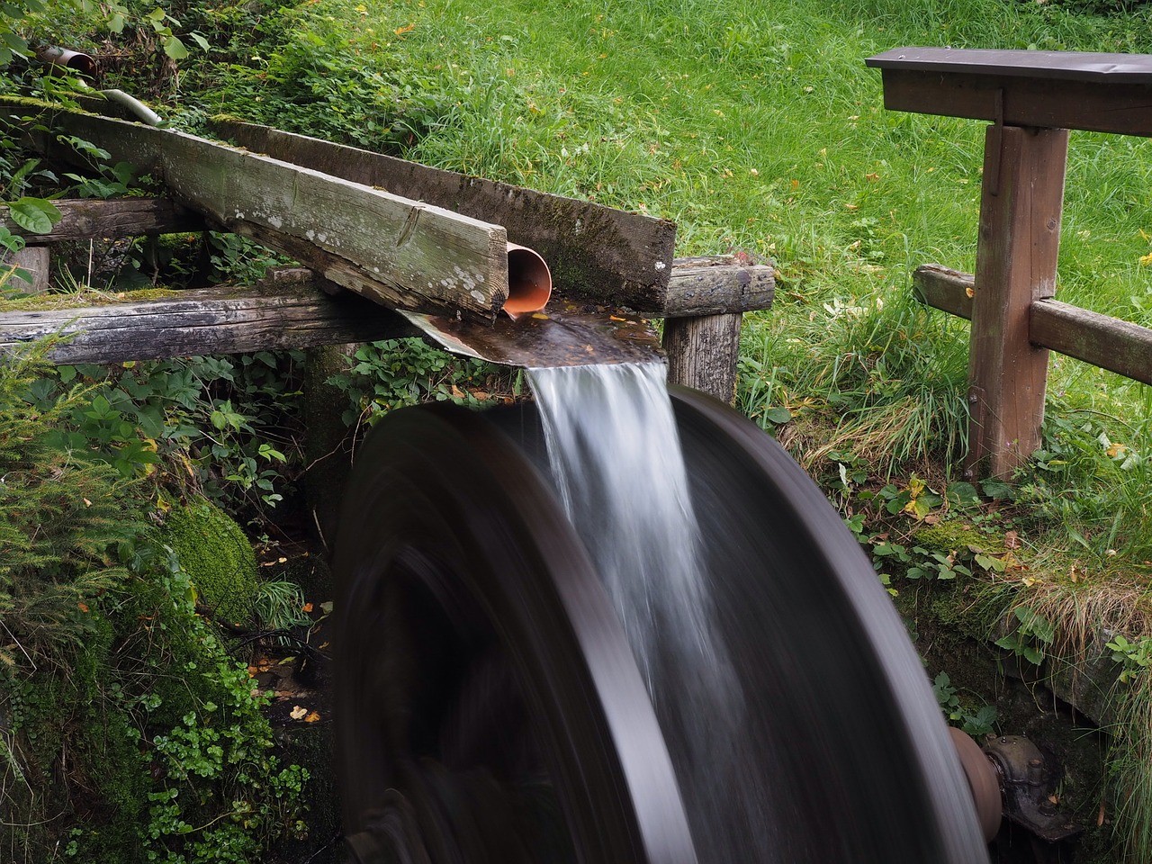 waterwheel flow bach free photo