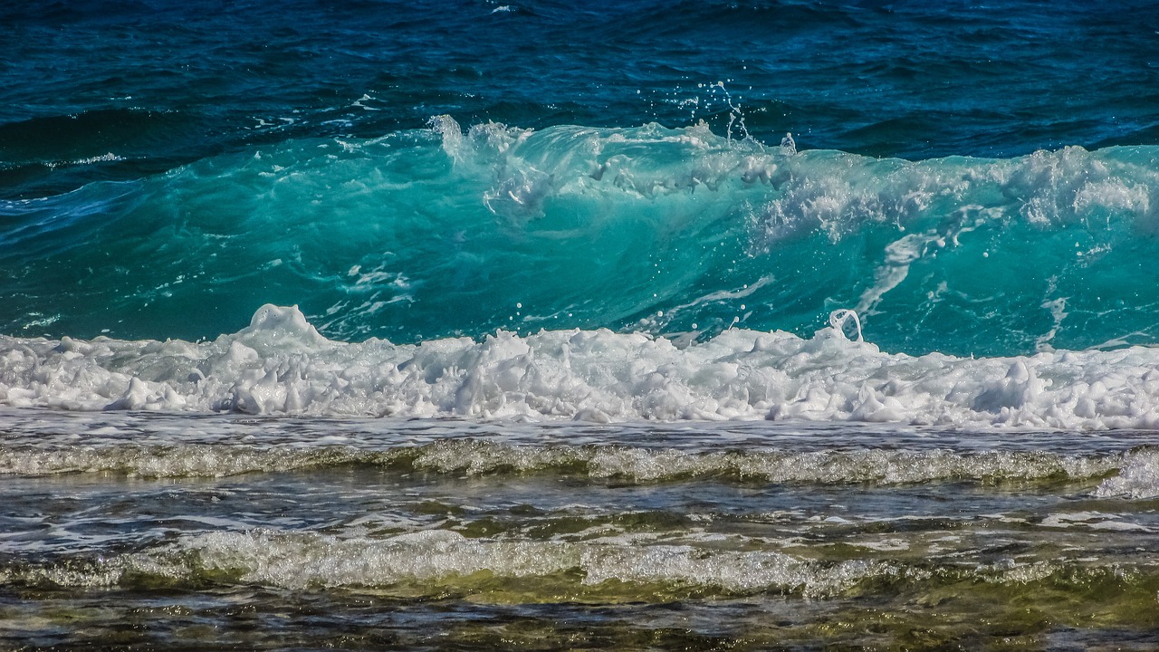 wave smashing sea free photo