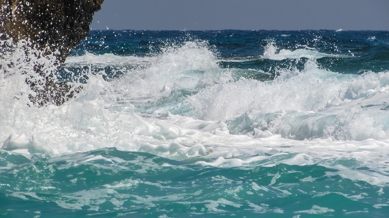 wave smashing sea free photo