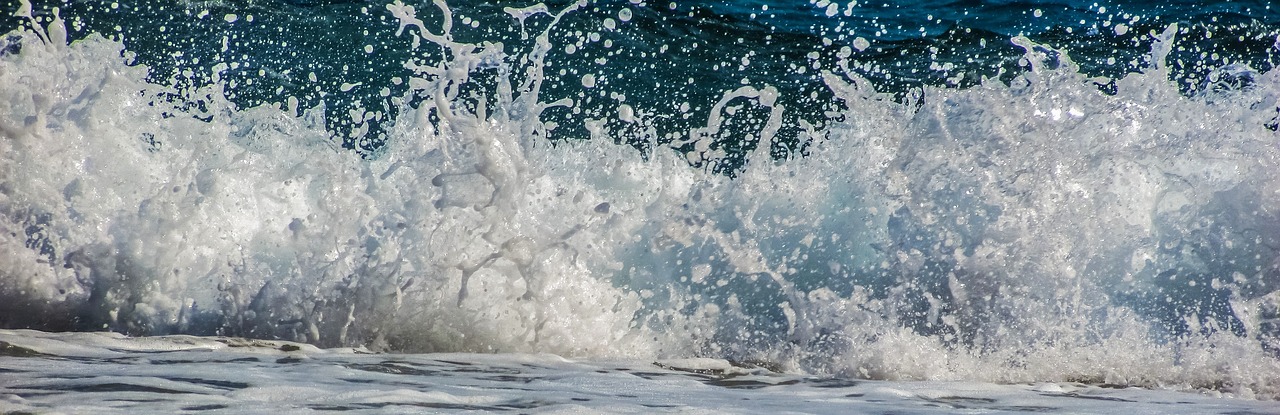 wave smashing sea free photo